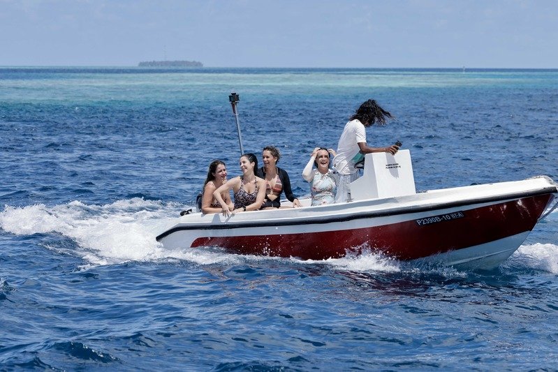 Surf-nas-maldivas-surf-para-mulheres-trip-life-style-de-viagens-em-grupo-de-mulheres16