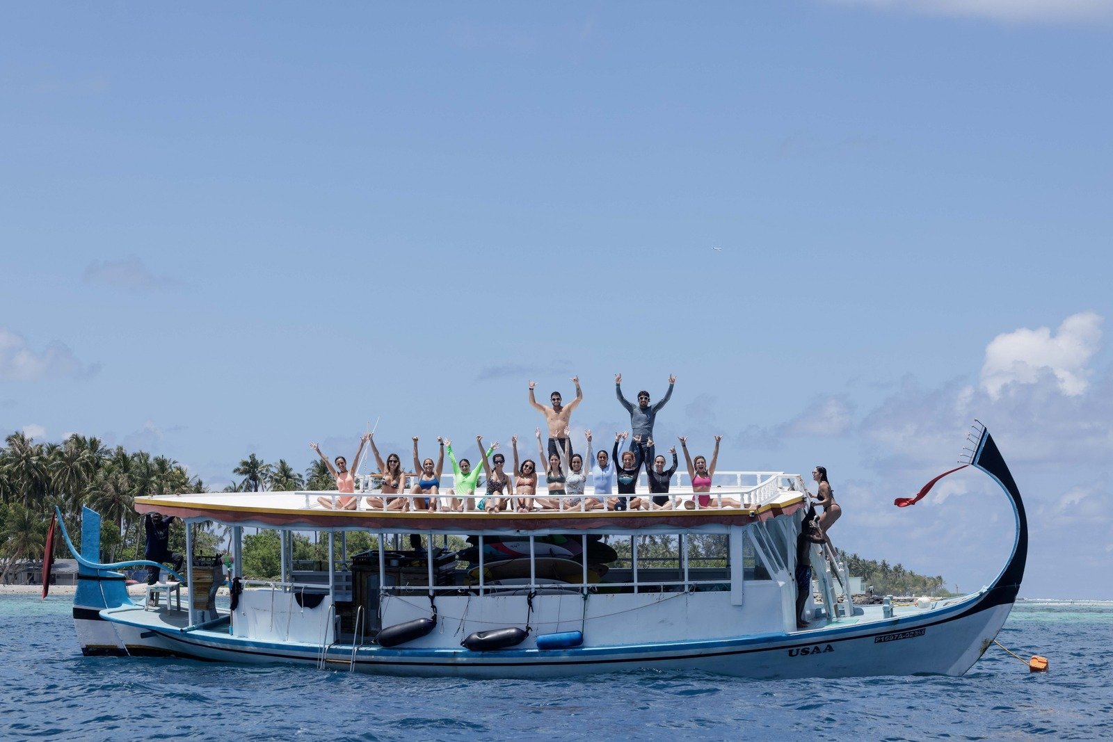 Surf-nas-maldivas-surf-para-mulheres-trip-life-style-de-viagens-em-grupo-de-mulheres4